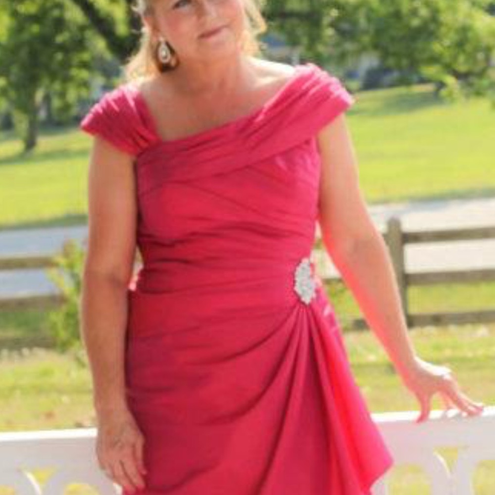 Pink semi-formal knee length dress - Picture 2 of 7